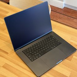 MacBook Pro 16" M4 Max — 128GB / 4TB / Space Black