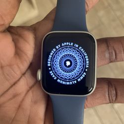 Apple watch SE W/ Band