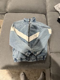 URBAN OUTFITTERS OVERSIZED DENIM JACKET