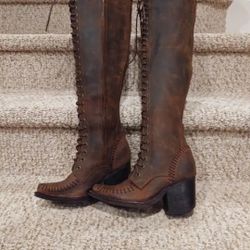 New Women's Size 6 Jeffrey Campbell Boots
LEATHER
/FULL Side ZIPPER/
ARCH SUPPORT [Retail $500]