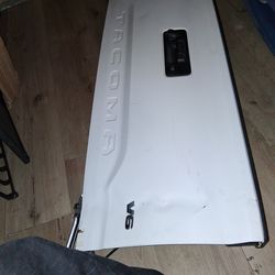 Toyota Tacoma tailgate