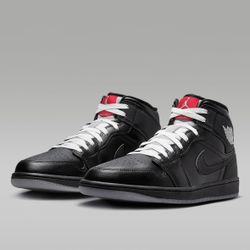 Nike Men's Size 11 Air Jordan 1 Mid SE Sneaker