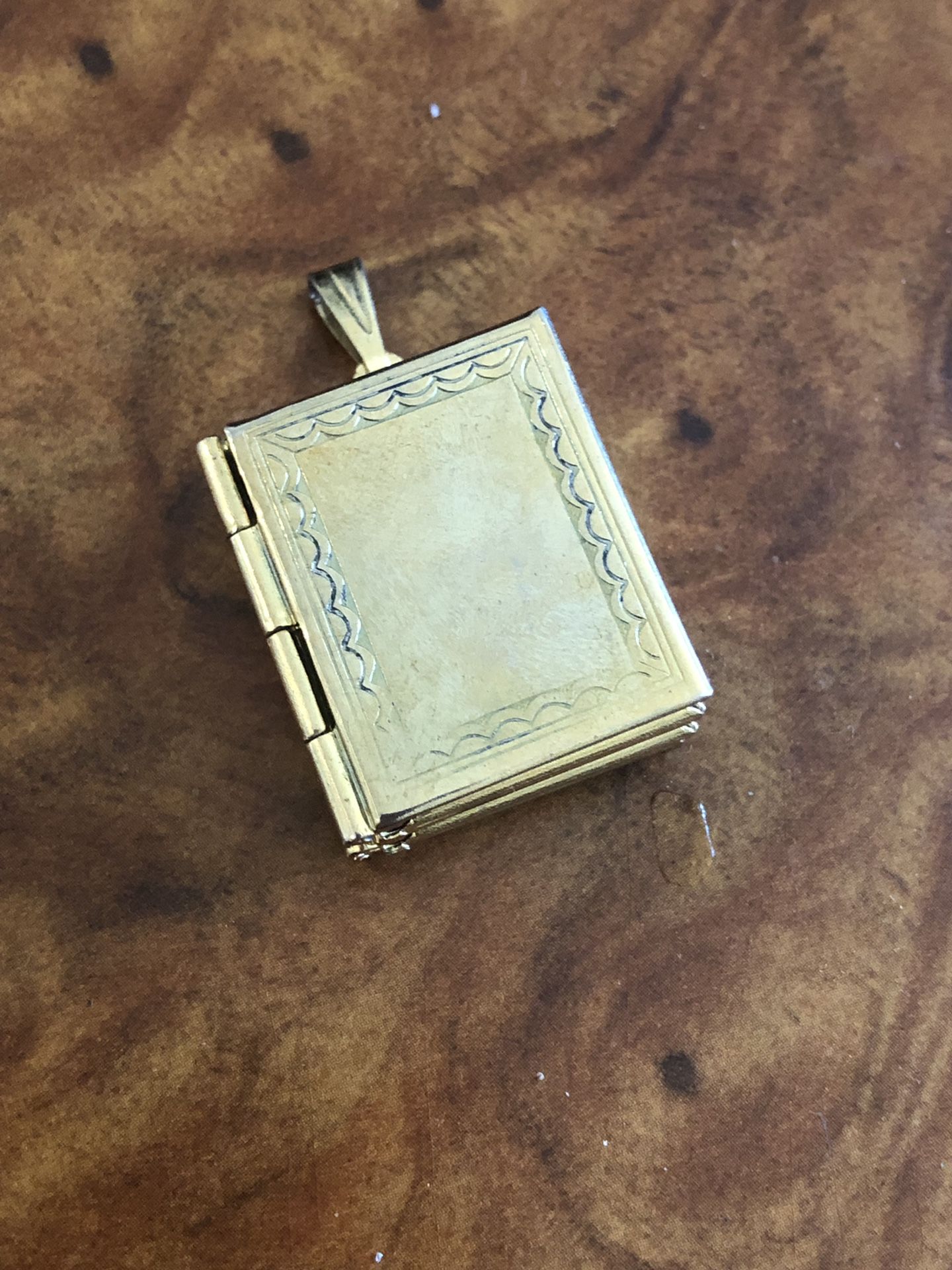 Fabulous vintage locket pendant Mother’s Day