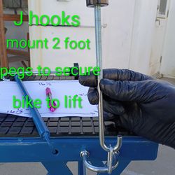 DURHAND 300 lbs Hydraulic Motorcycle Scissor Jack Lift Foot Step Wheels for Small Dirt Bikes