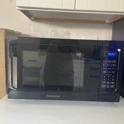 Insignia Microwave