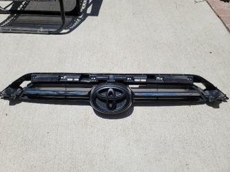 2022 TOYOTA 4RUNNER TRD OFF ROAD PREMIUM OEM UPPER GRILL.
