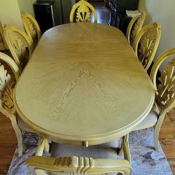 Dining Room Table / 8 Chairs 