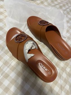 Women shoes size 9