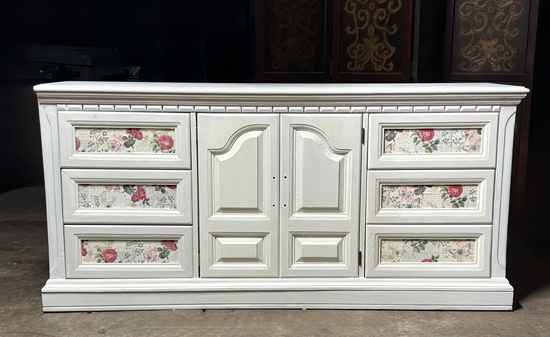 Shabby Chic/Farmhouse style Dresser, Credenza Or Buffet Table