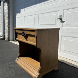 ‼️VINTAGE NIGHT STAND FOR SALE‼️25$ OR BEST OFFER‼️
