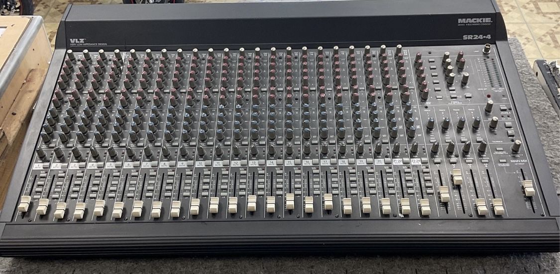 Mackie 24 Channel Mixer