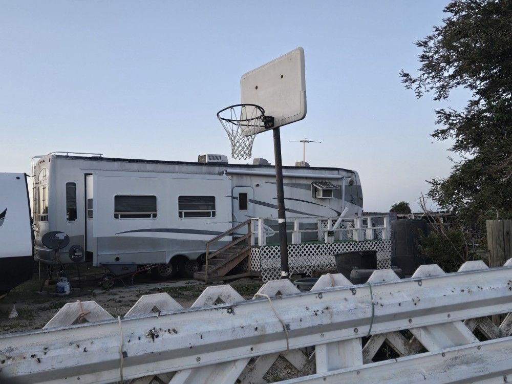 2001 Prarie Shooner 5th Wheel