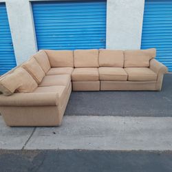 Modern Huge Sectional Couch 🛋 Very Clean 🛋