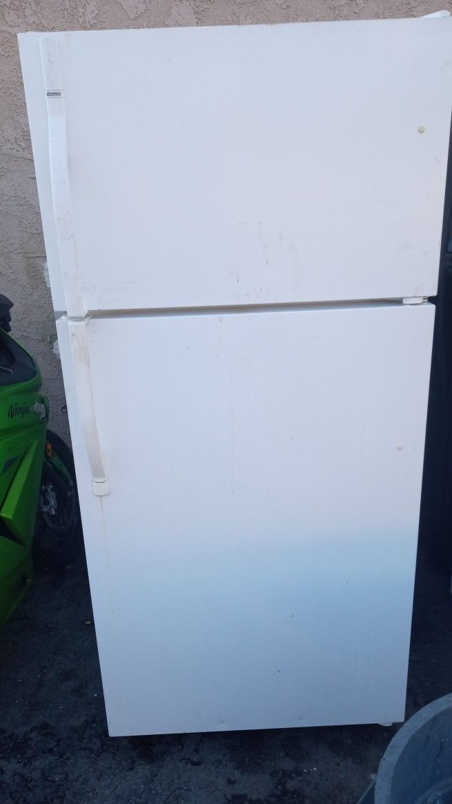 Kenmore Refrigerator 