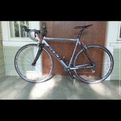 Fuji Roubaix ACR 3.0 Road Bike
