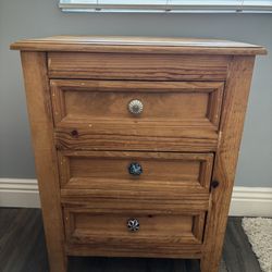 Set Of 2 Pine Night Stands 