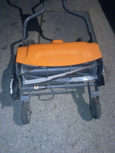 Fiskars Stay Sharp Manual Mower 