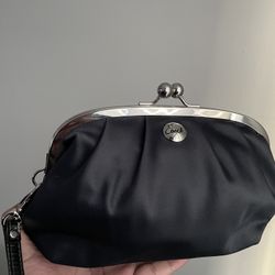 Coach Black Kisslock 