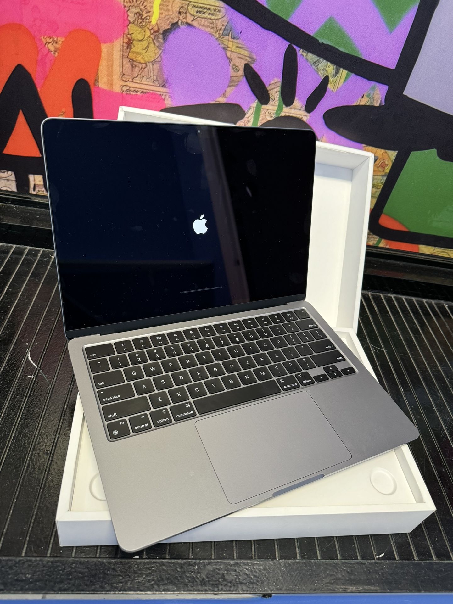 13 in MacBook Air M3 Chip 512gb SSD