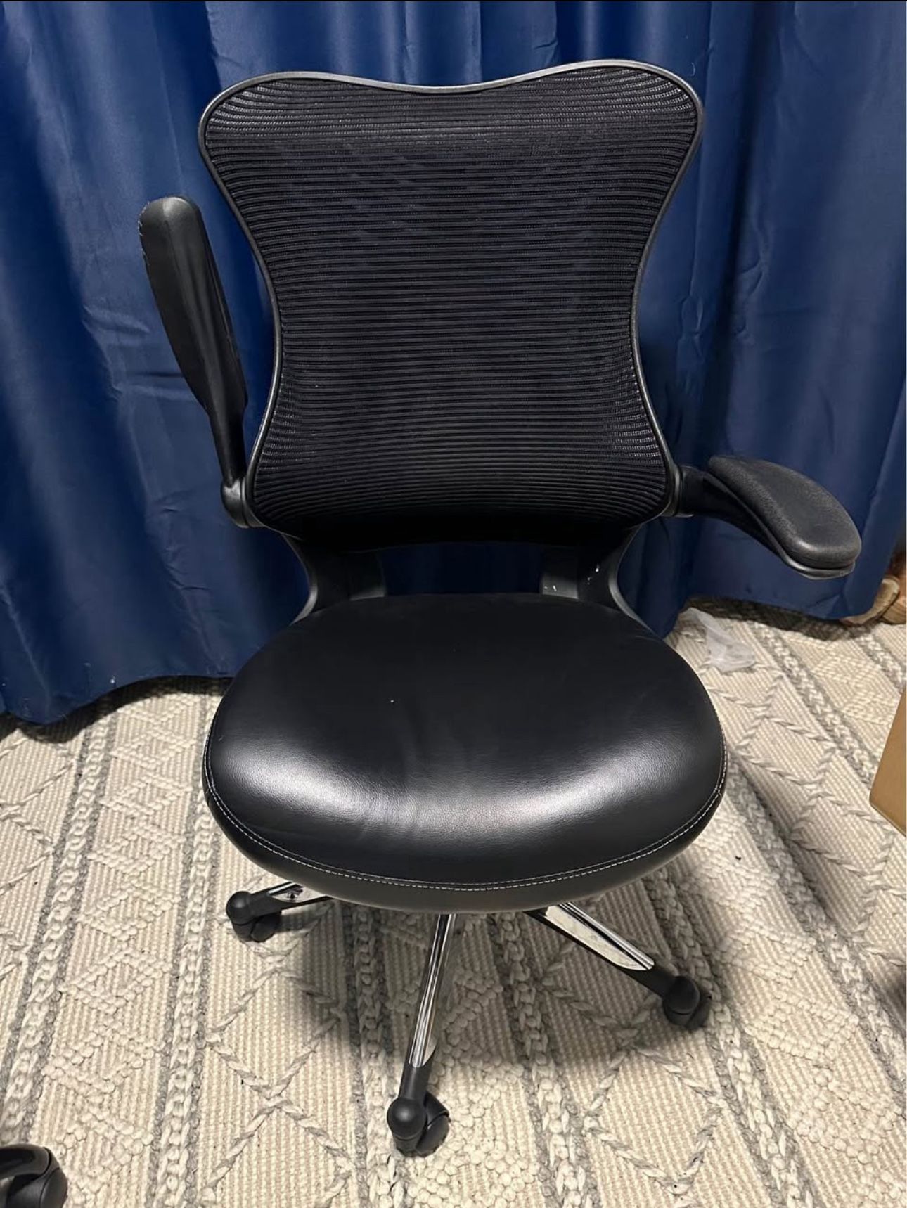 Ergonomic Office Chair – Mesh Back & Padded Seat