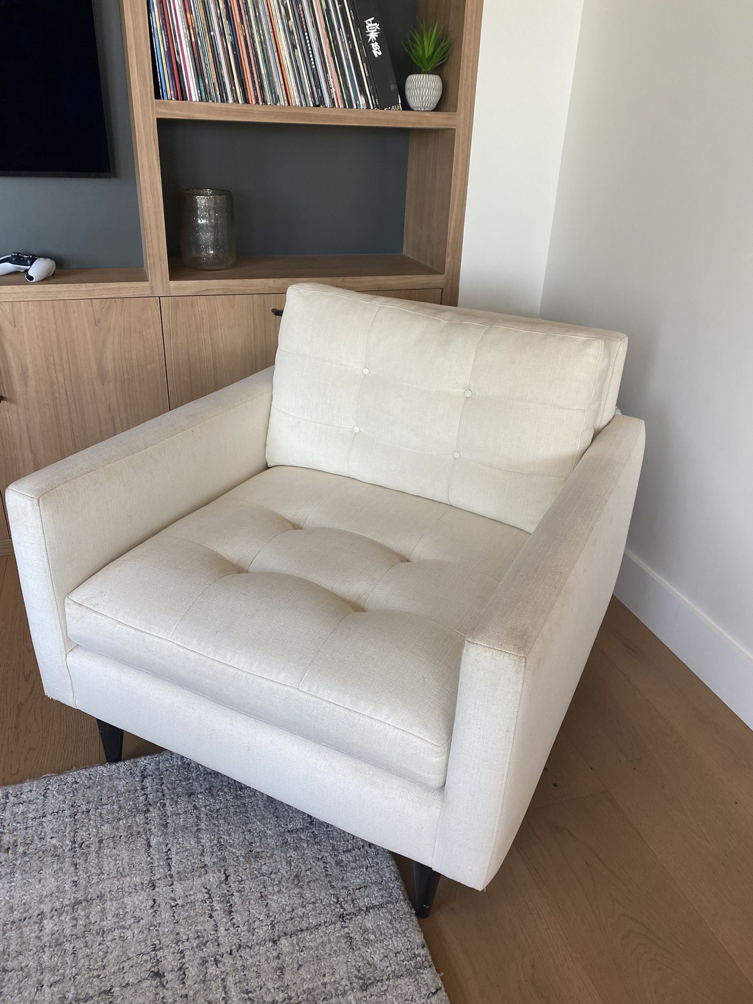 Crate And Barrel Petrie Chair