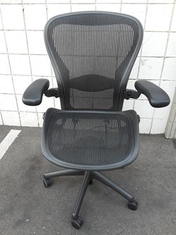 HERMAN MILLER AERON CHAIRS SIZE B
