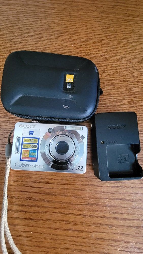 Silver Sony Cyber-Shot DSC-W55 7.2 MP Digital Camera Carl Zeiss Lens Bundle