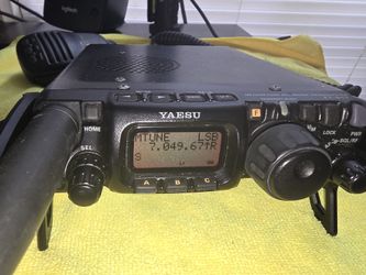 Yaesu FT-817 Portable Ham Radio - WINDCAMP Battery & Charger
