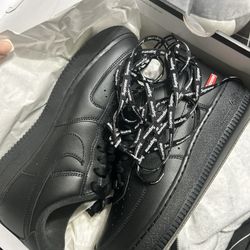 Black supreme airforces brand new never worn!