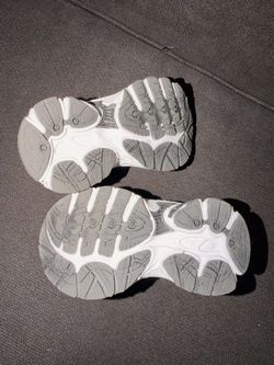Saucony ProGrid Omni 9 sneakers in toddler size 5.