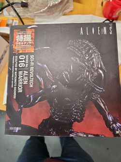 Alien Warrior figure Kaiyodo Revoltech