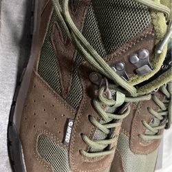 Size 11 Hi-Tec canvas boots