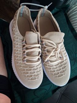 Tahari sport tennis shoes