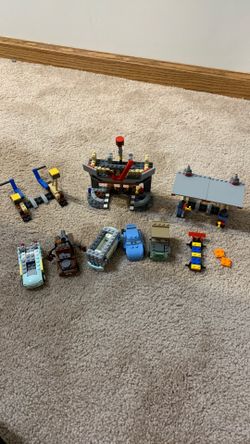 Lego Flo’s V-8 cafe from cars