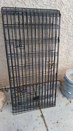 Large Black Wire Dog Crate Panel
