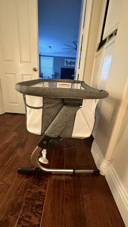 Baby Delight Beside Me Dreamer Bassinet and Bedside Sleeper - Charcoal