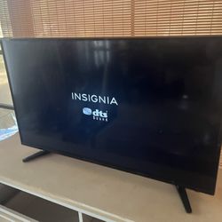 INSIGNIA 40” LED TV - NS 40D420NA18