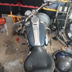2017 Harley Davidson cruiser *FOR PARTS*