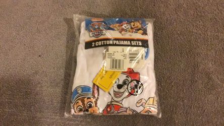 Nueva set de dos pinamas Talla 4 Ninos y Nina’s paw patrol