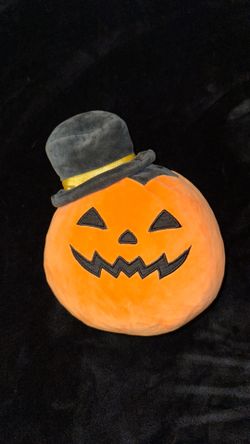 Squishmallow pumpkin Dm for negotiable price
