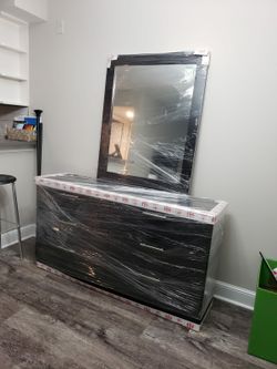 NEW 6 DRAWER DOUBLE DRESSER AND MIRROR 😊 AVAILABLE IN BLACK, WHITE OR GREY COLOR