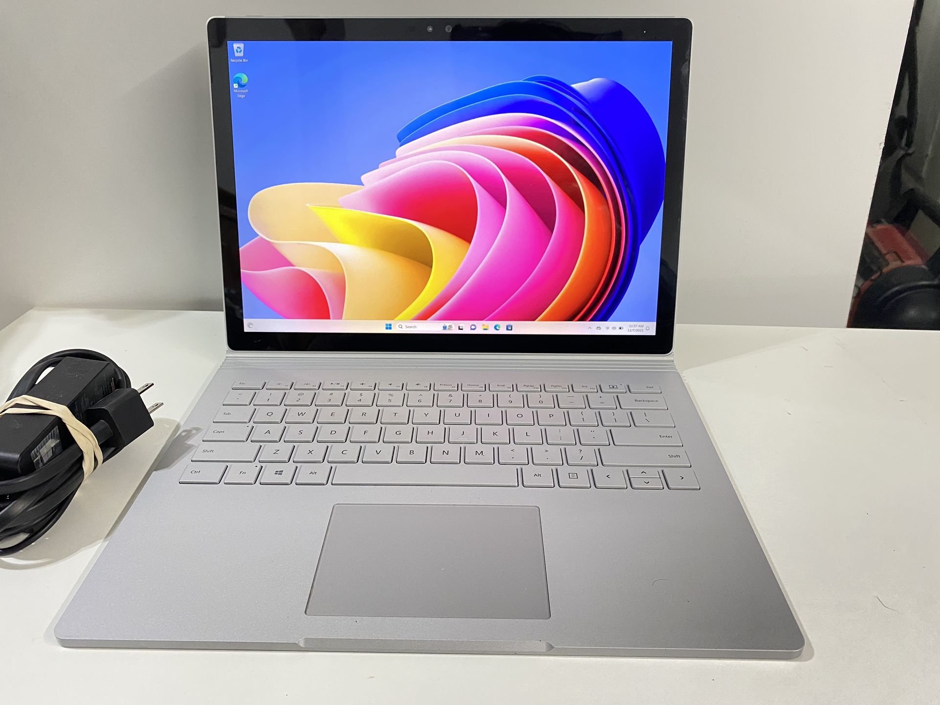 Microsoft Surface Book i5-6300u SSD 8GB Ram 13.5”touchscreen Windows 11 laptop tablet