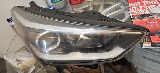 2018 Hyundia Santa Fe Headlight