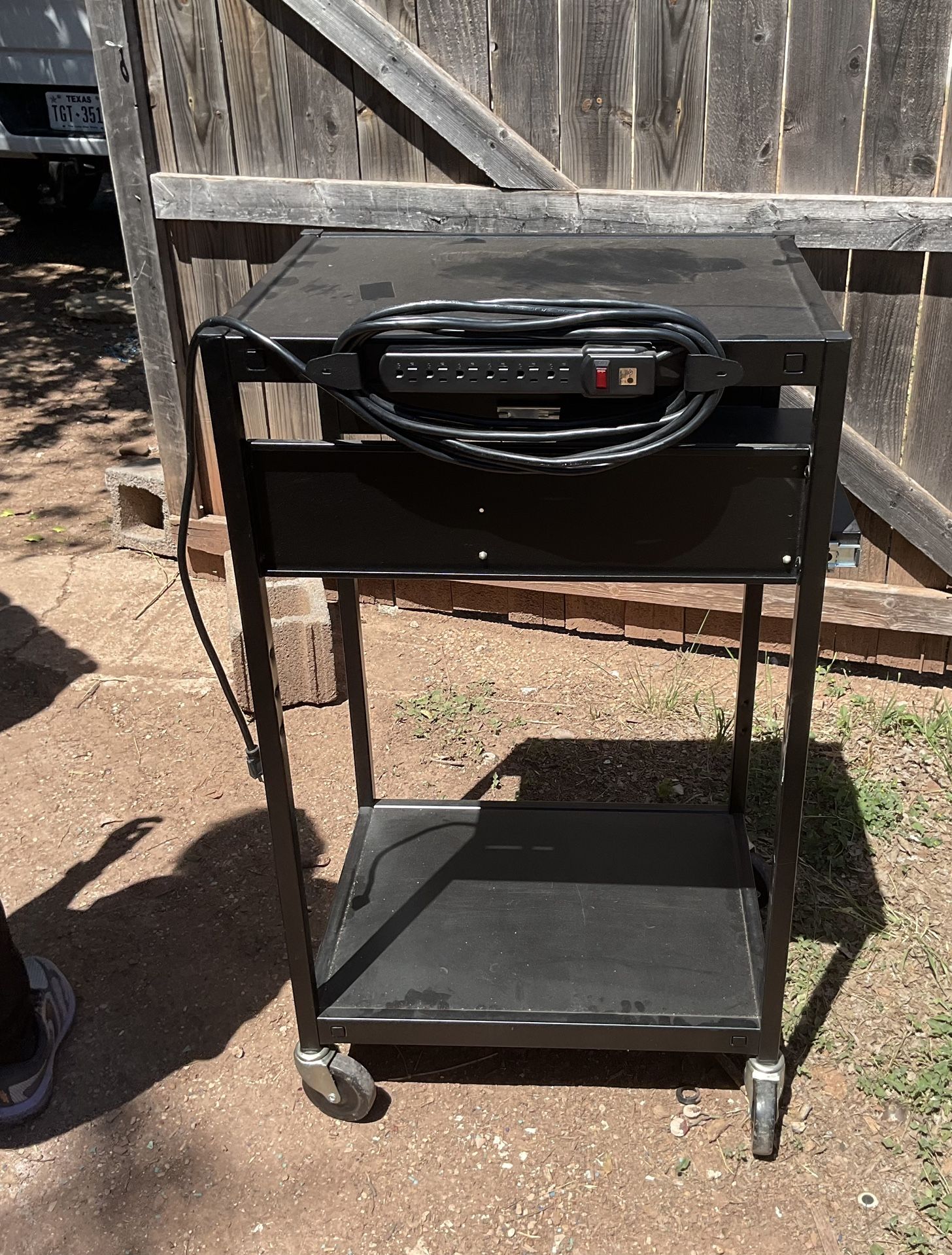 Nice metal rolling cart it’s 42 inches tall 24 inches wide and 18 inches deep