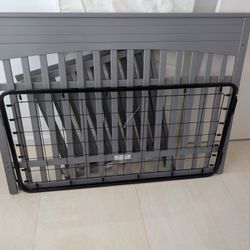 Crib/Toddler/ Convertible Day Bed With Mattress