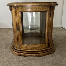 Small Pulaski Lighted Oak Curio Cabinet Side Table with Curved Glass Door
