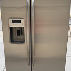 REFRIGERATOR GE STAINLESS STEEL 