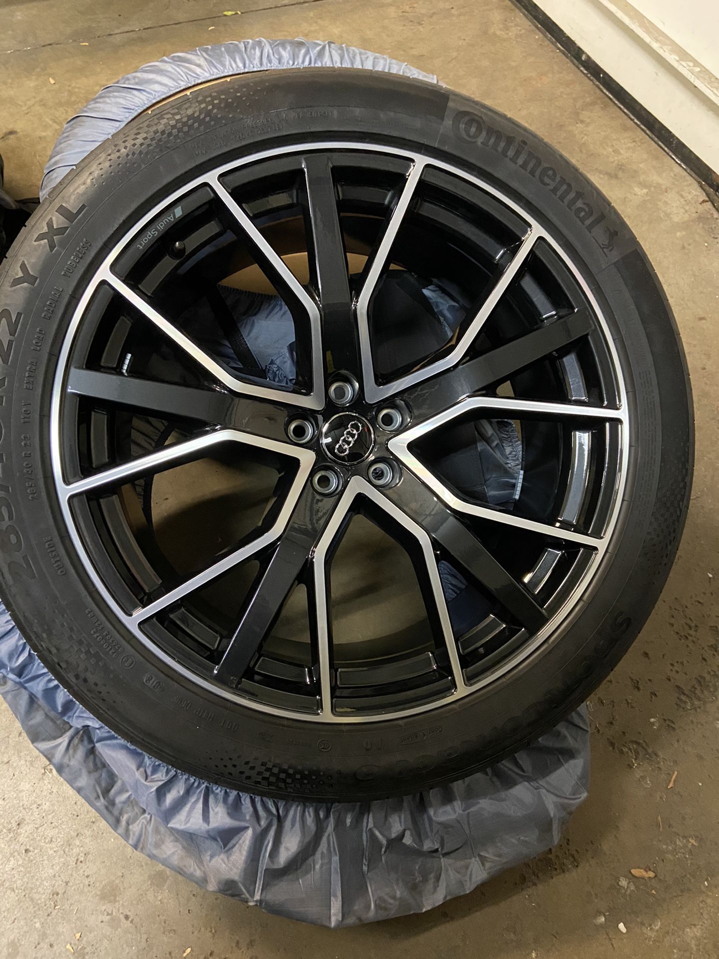 Audi Q8 Rims &Tires 285/40R22