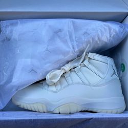 Air Jordan 11 Retro Sail Pearl Grey - White AR0715-110 Size 8.5 Women's 7 Men
