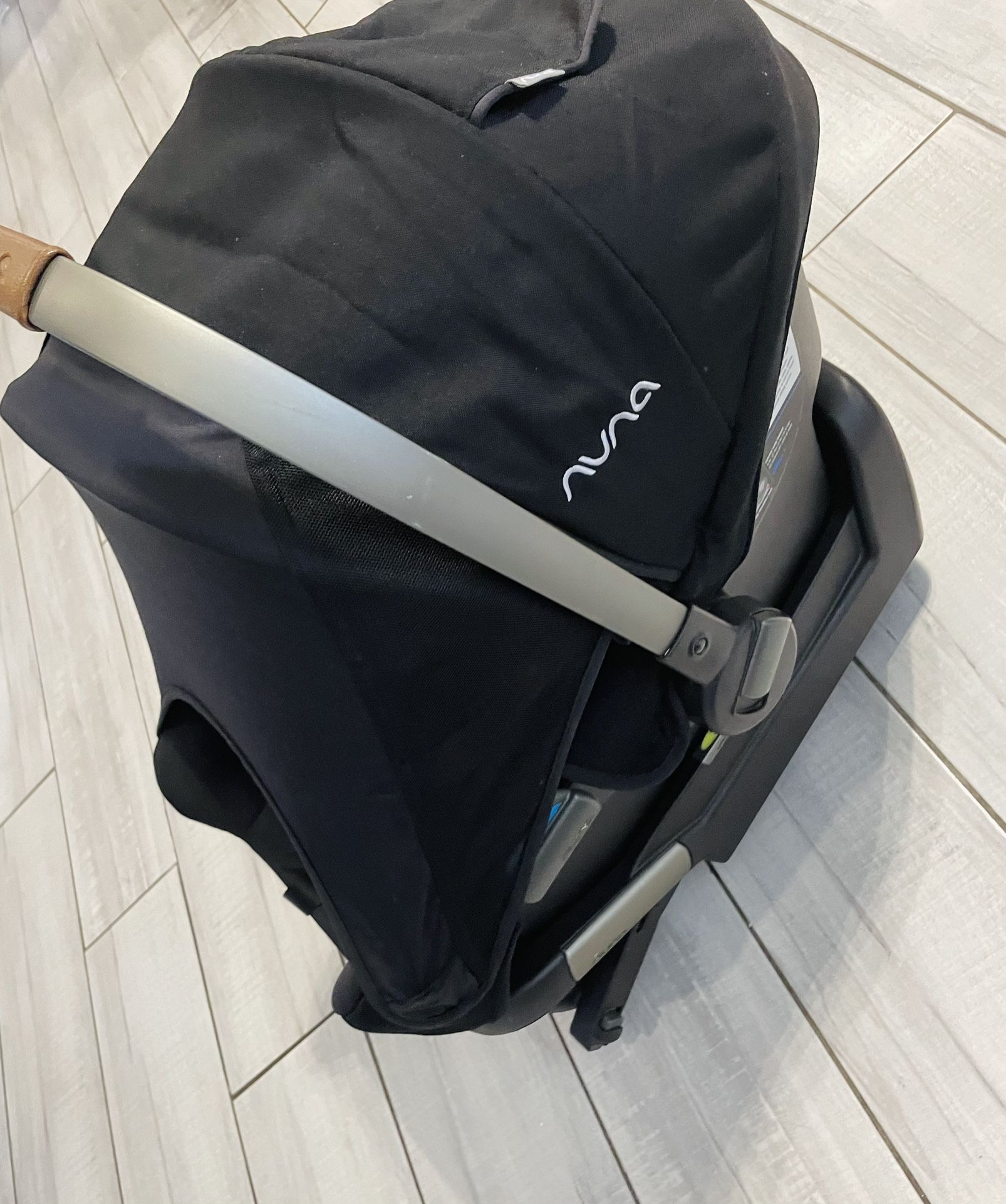 Nuna Car seat And Base